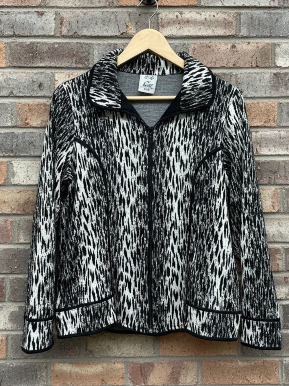 Cafe Au Lait Zip Front Lightweight Animal Print Jacket Size M